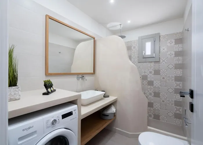 New Sea Serenity Next To The Sea With Private Jacuzzi Βλυχάδα