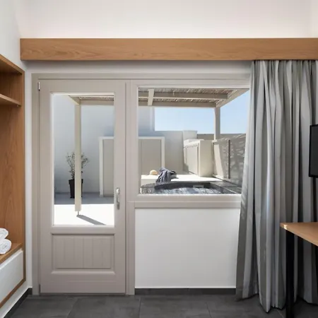 New Sea Serenity Next To The Sea With Private Jacuzzi فيلة Vlychada